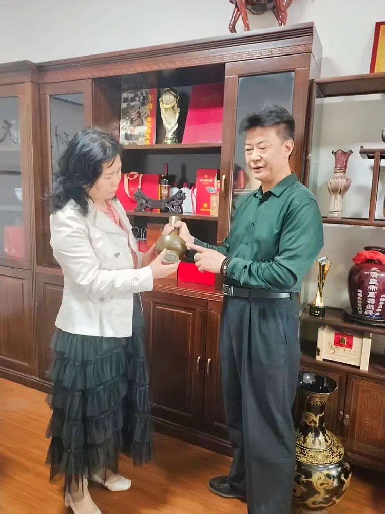 著名收藏家戴金涛汉代古玉藏品《长信宫灯》被中国国家博物馆收藏